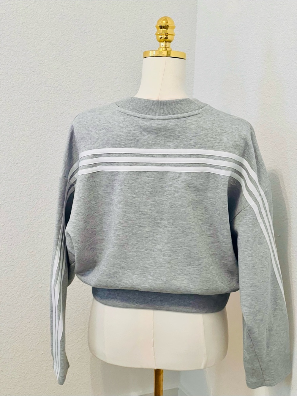 Adidas Future Icons 3-Stripes Cropped Sweatshirt Gray White Logo  L - Picture 5 of 10
